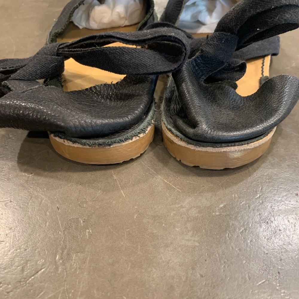 Black Leather Sandals/size 38/7.5 - Picture 5 of 12